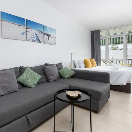 Home2book Main Walkway كوراليهو