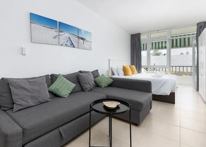 Home2book Main Walkway كوراليهو