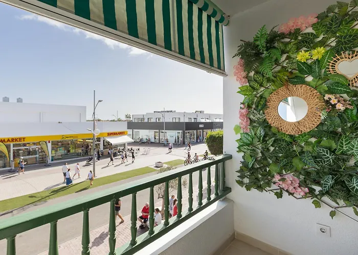 Home2book Main Walkway كوراليهو