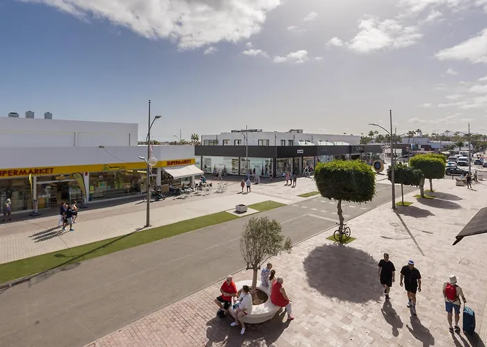 Home2book Main Walkway Коральео